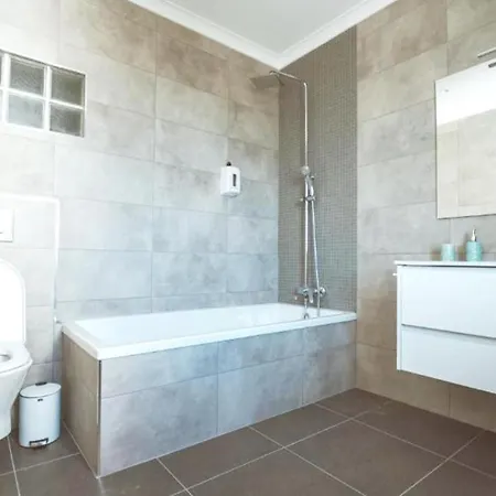 House With 7 Bedrooms In With Wonderful Sea View Shared Pool Enclosed Garden 18 Km From The Beach *
