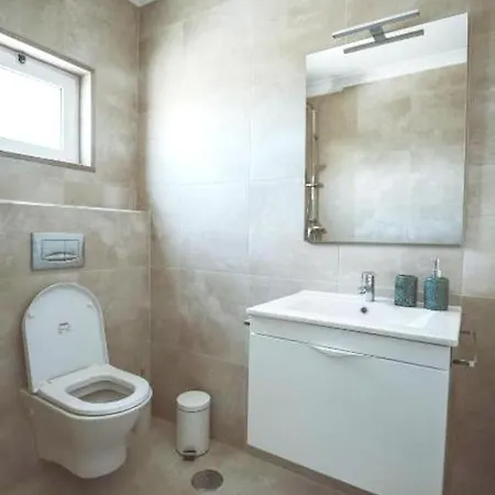 House With 7 Bedrooms In With Wonderful Sea View Shared Pool Enclosed Garden 18 Km From The Beach Σπίτι διακοπών Estoi
